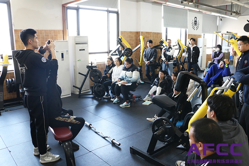 考个健身教练证多少钱,健身教练证怎么考取呢