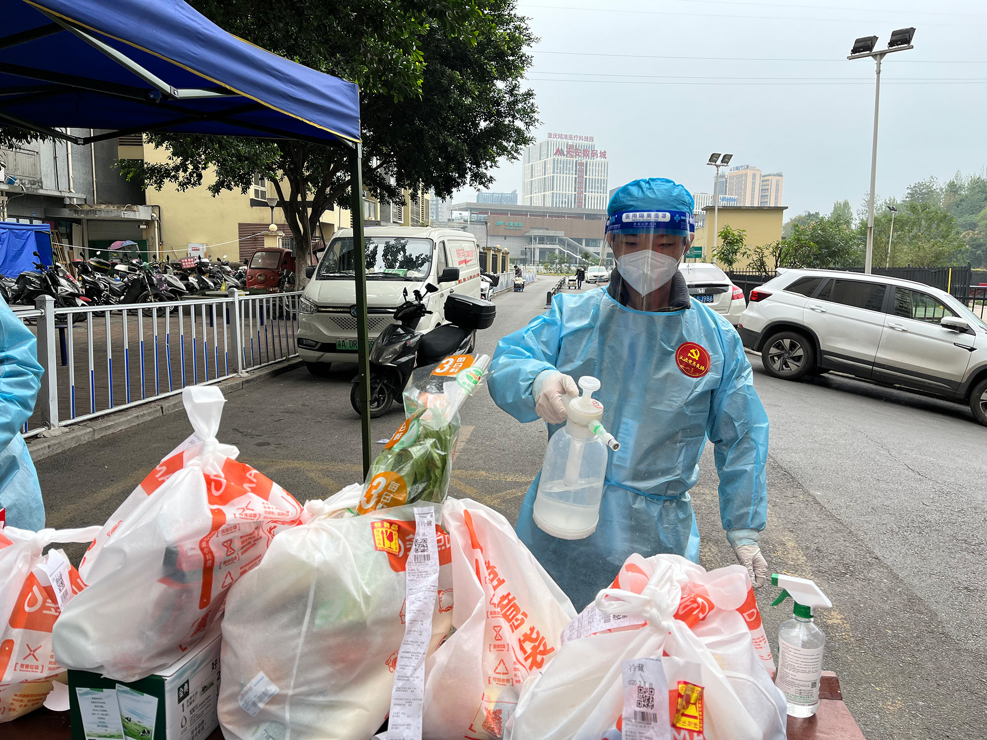 用党员的初心守护一方家园,一名党员一面旗帜一个岗位一责任