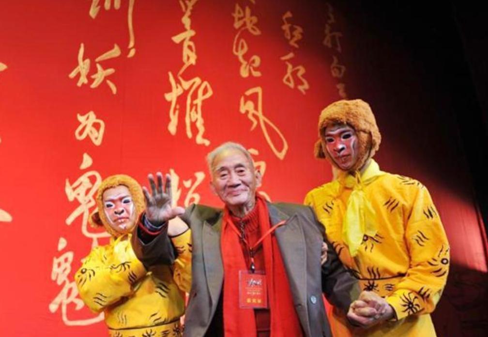 六小龄童哭灵,六小龄童送别大师兄