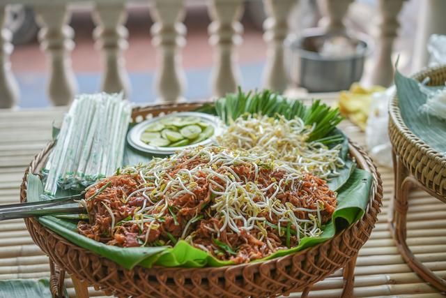 泰国旅游丝绸,泰国旅游回来适合带的纪念品