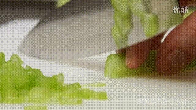 “中国人切菜方法不对”，庖丁听了要掀棺材板