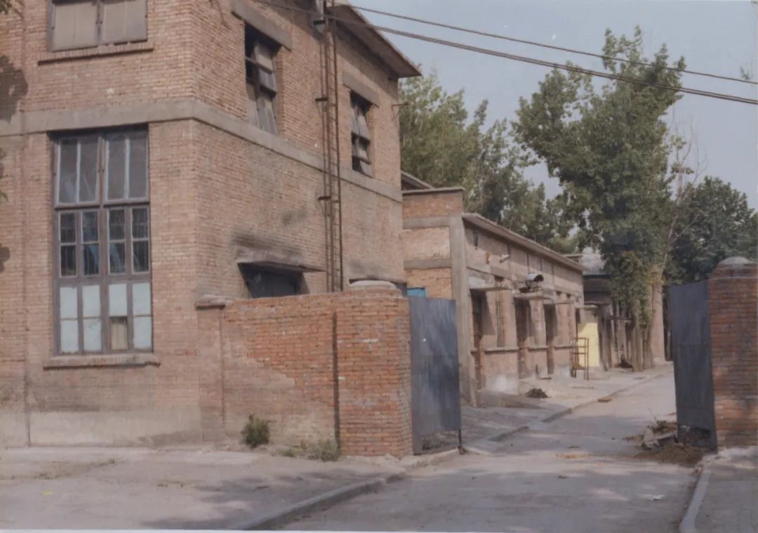 对外通讯代号“815”厂，西电自办的实习工厂，曾参与研制流星余迹通信等科研项目