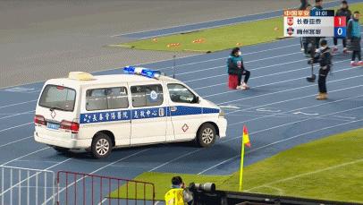 中超联赛奇葩一幕,中超奇葩裁判再出神判罚