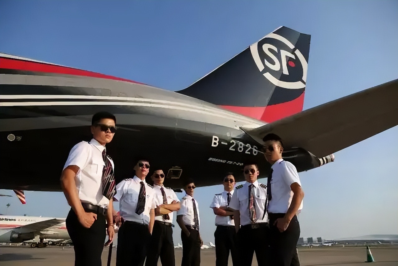 24岁小伙一本毕业送快递,大学毕业生靠送快递逆袭人生