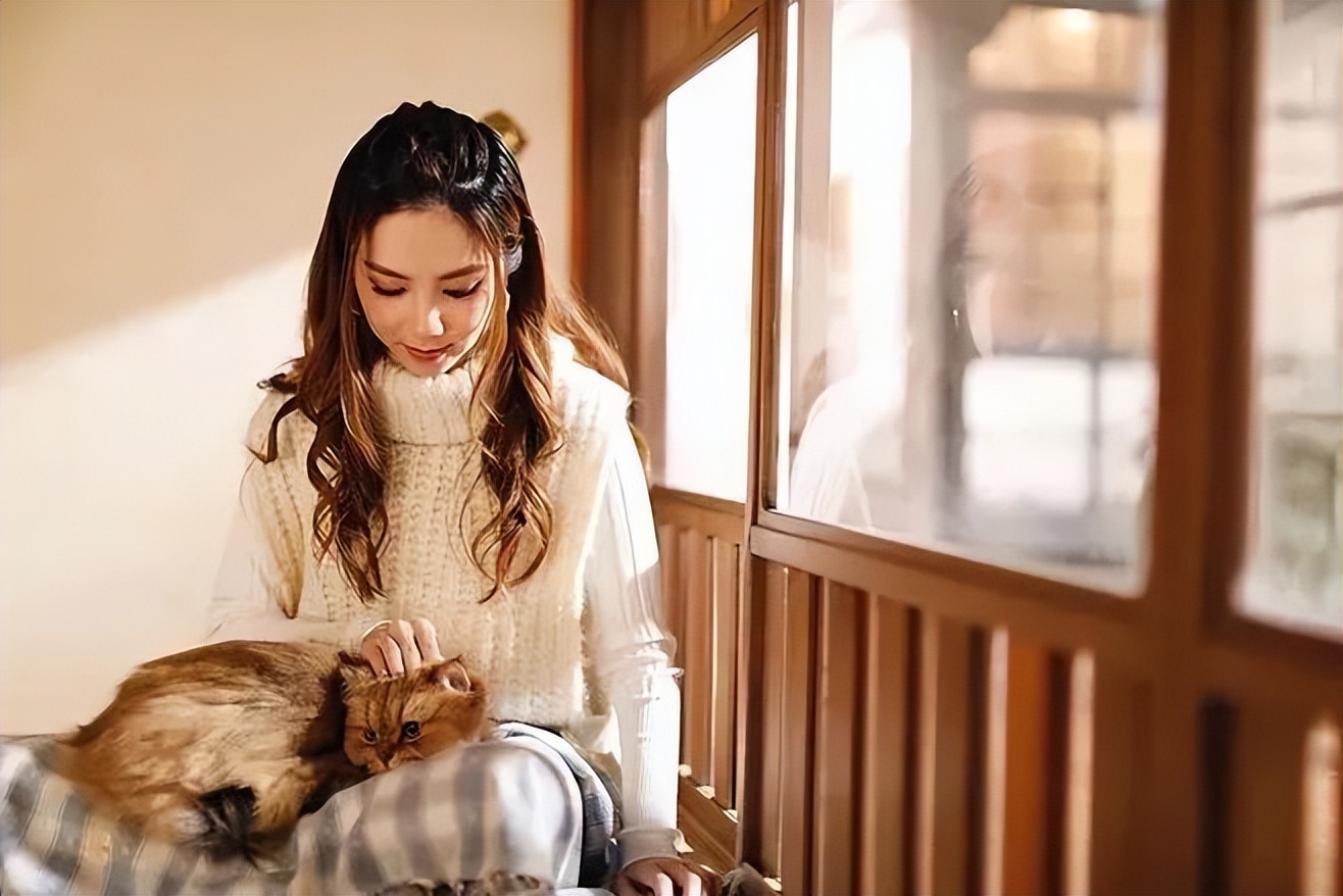 邓紫棋为什么唱粤语歌,邓紫棋为什么都是翻唱歌曲