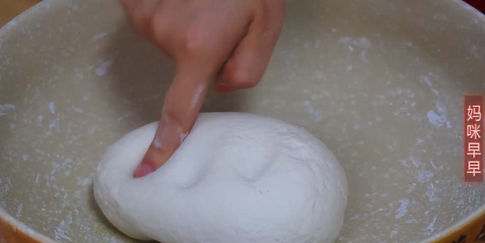 补钙食物排行榜第一名牛奶,补钙最佳食物豆浆和牛奶