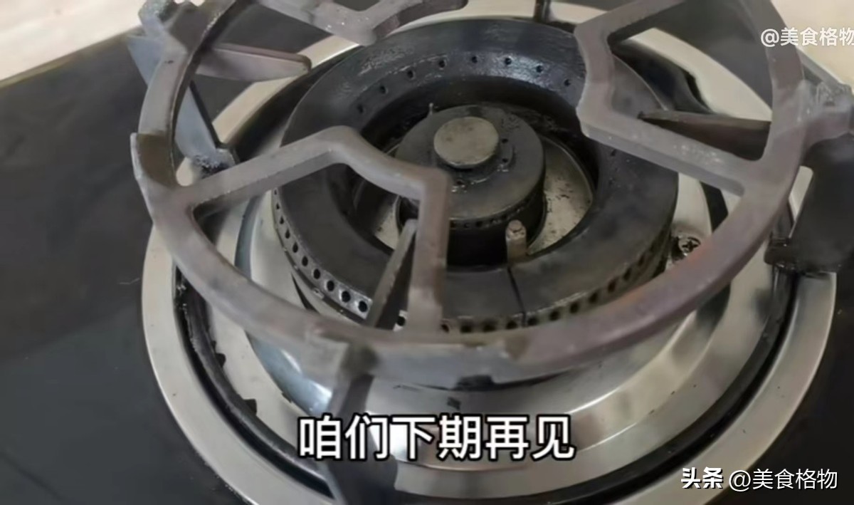 今天才知道把白醋倒在燃气灶上,白醋倒到煤气灶上有什么作用