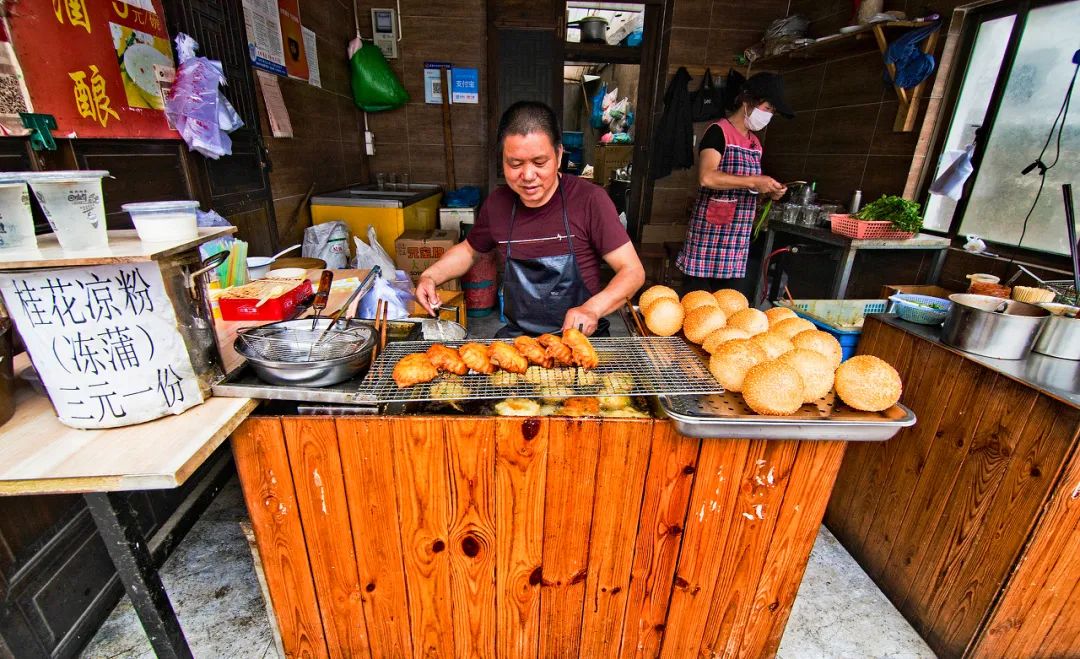 鸣鹤千年古镇图片,鸣鹤古镇的白墙黛瓦
