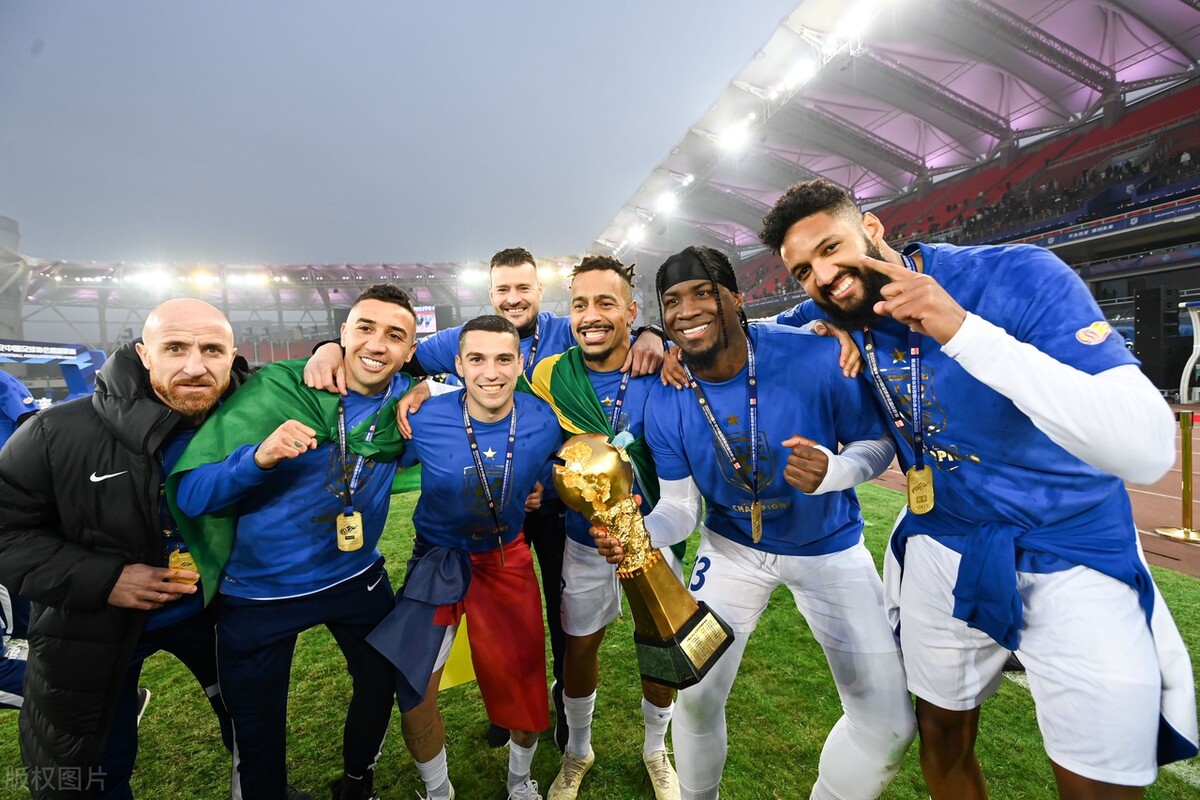 流浪足球重启，30年职业联赛再次起步，从壮志凌云到翘首企足！