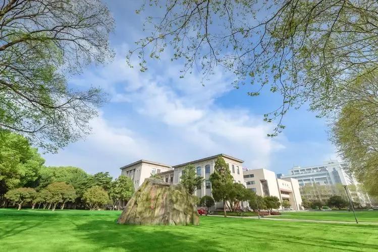 华中科技大学电子信息与通信学院