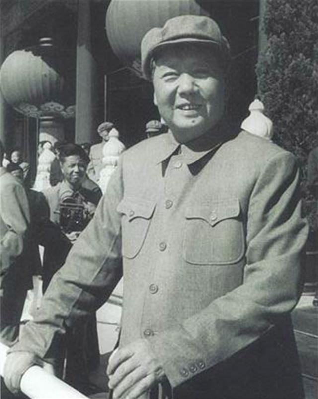 授衔后，*德朱**元帅的军衔编号竟是004，那001是谁？60年后揭开真相