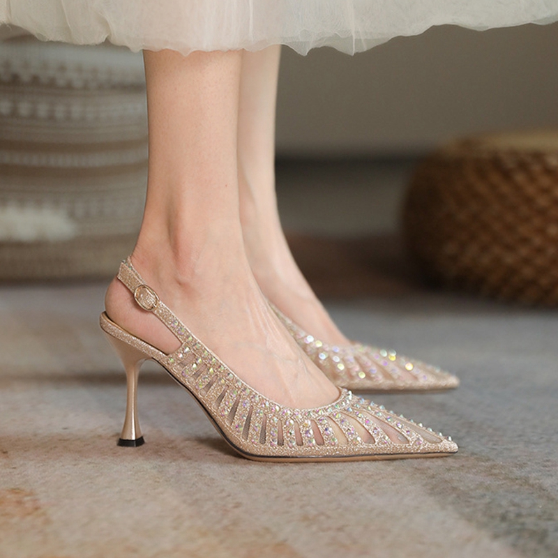 今年穿什么凉鞋好看?这20款好看不累脚