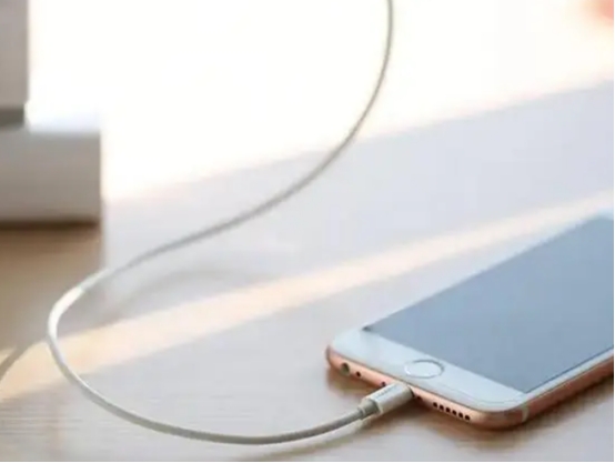 正确充电让手机寿命延长十倍,手机是每天充电还是用完了才充电