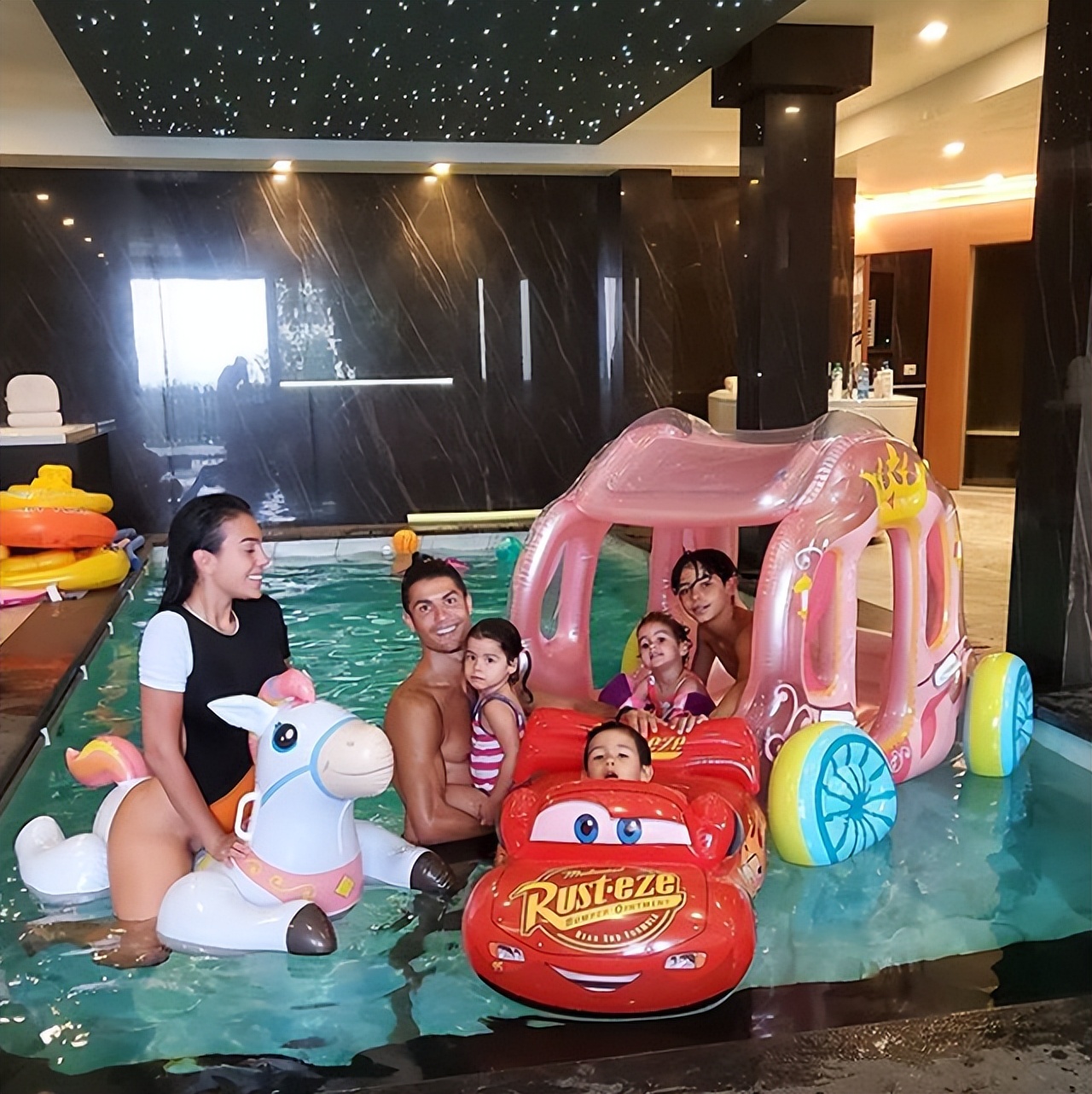 c罗的大儿子足球天赋,c罗女友乔治娜抵达卡塔尔