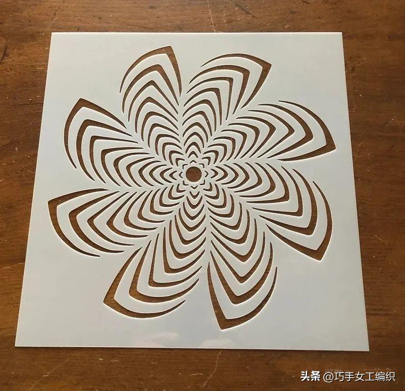 她用粗细不同的铅笔，棉签，牙签，筷子…竟把家里的旧物翻了个新