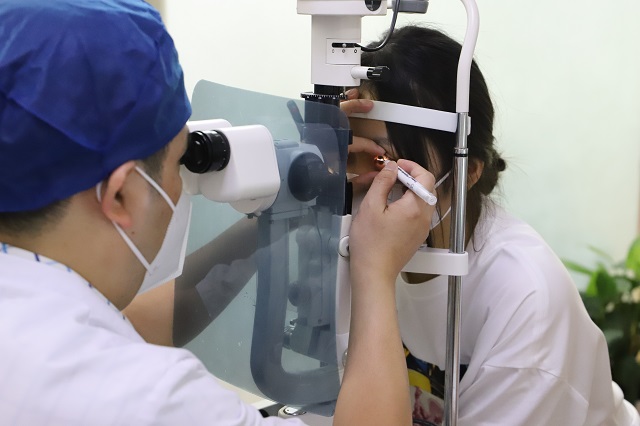 上海成人近视矫正价格多少钱,上海近视矫正手术哪家好一点