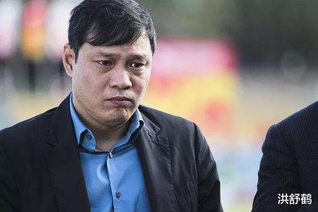 涓浗瓒崇悆杈撳湪璧疯窇绾夸笂,杈撳湪浜嗚捣璺戠嚎涓婅触缁欎簡鐜板疄