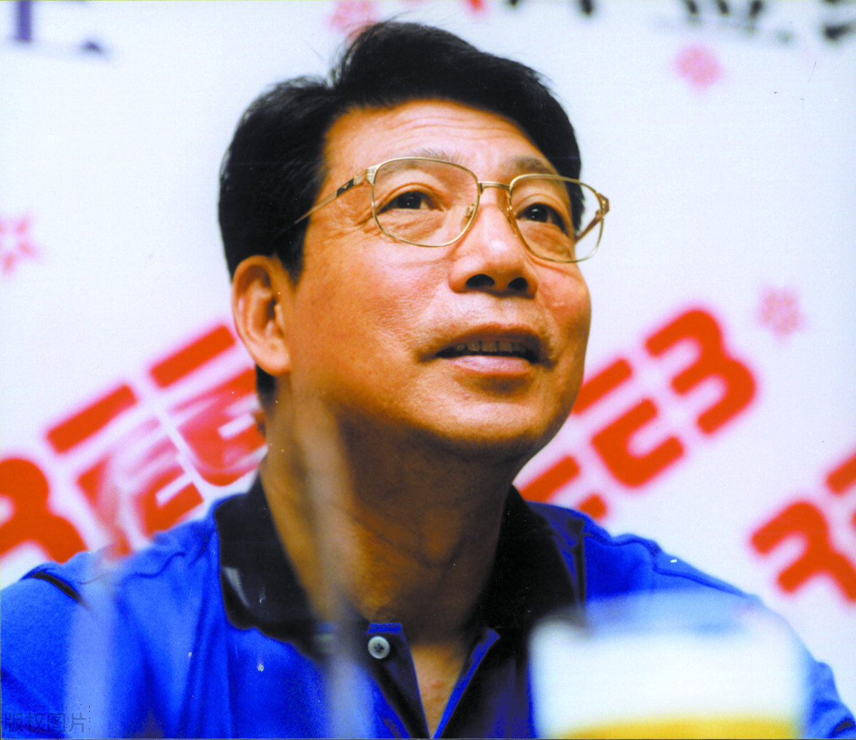 当年徐根宝在发布会上被公然喊下课，如今谢晖北上接掌大连人，这位海派教练能从恩师的遭遇里学到什么？