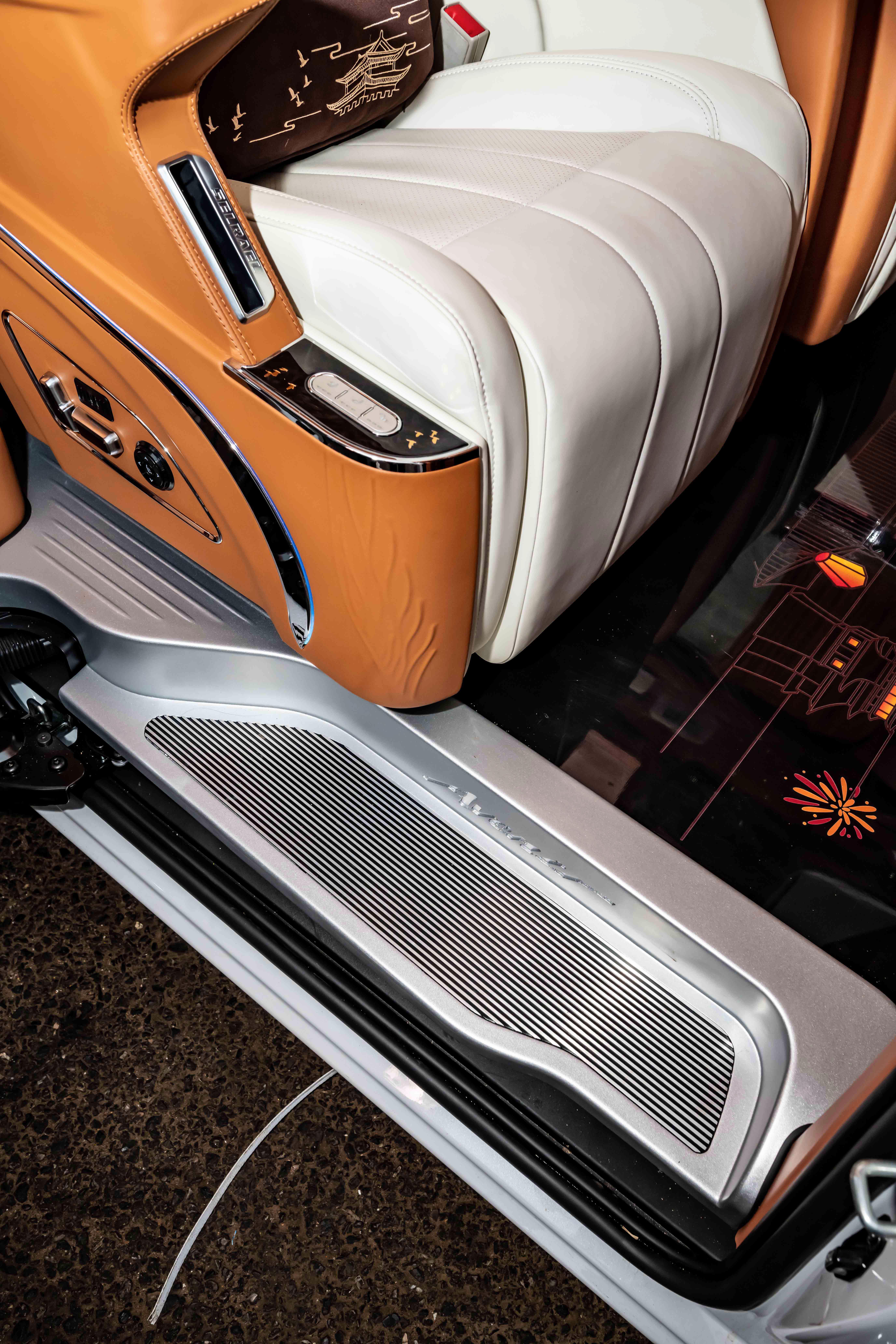 别克gl8改装大唐盛世,别克gl8大唐盛世帝王蓝