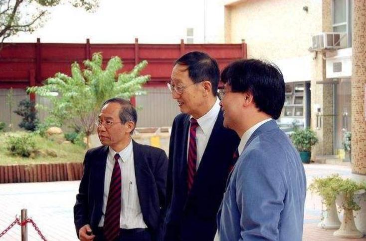 崔琦12岁走出河南农村，到美国后获诺贝尔奖，晚年：后悔离开家乡