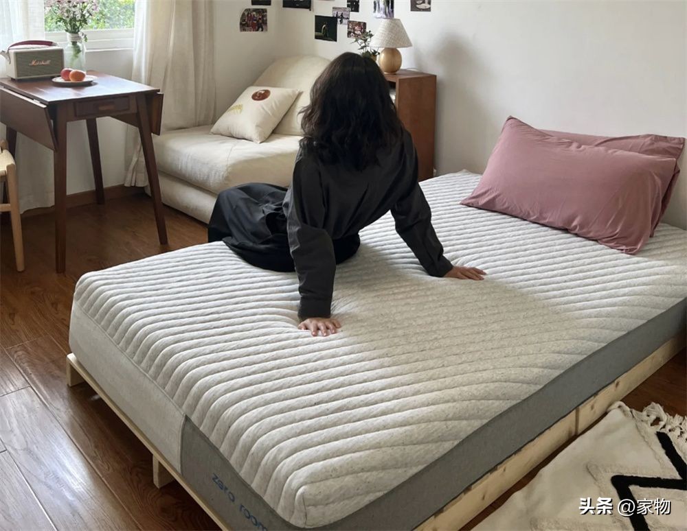 卧室感觉太大软装该怎么布置,卧室装修不好看怎么补救