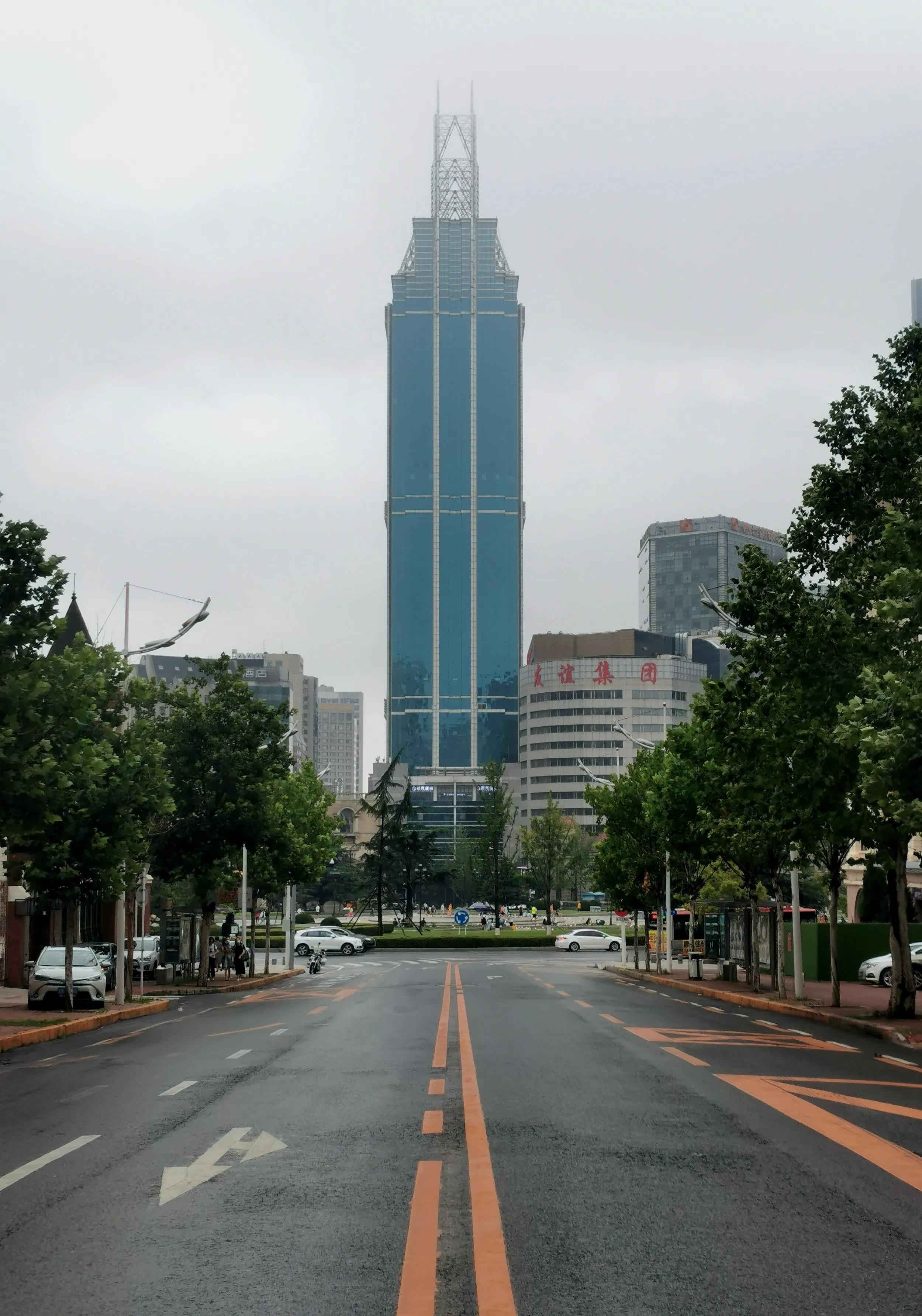中山广场大连老视频,大连中山广场百年沧桑