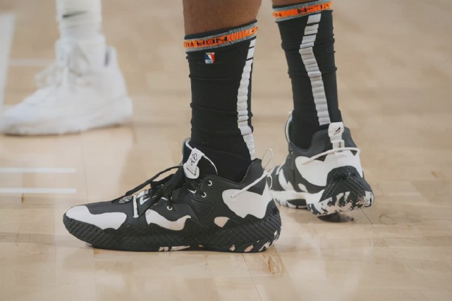 拉塞尔和国产篮球鞋,安踏拉塞尔球鞋一代