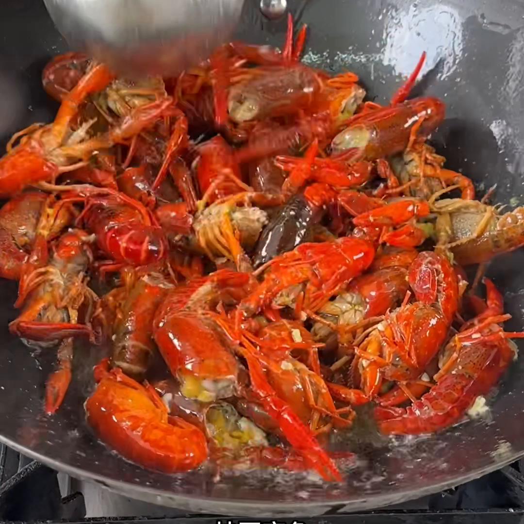 吃龙虾的季节红烧啤酒龙虾,龙虾的家常做法蒜香龙虾