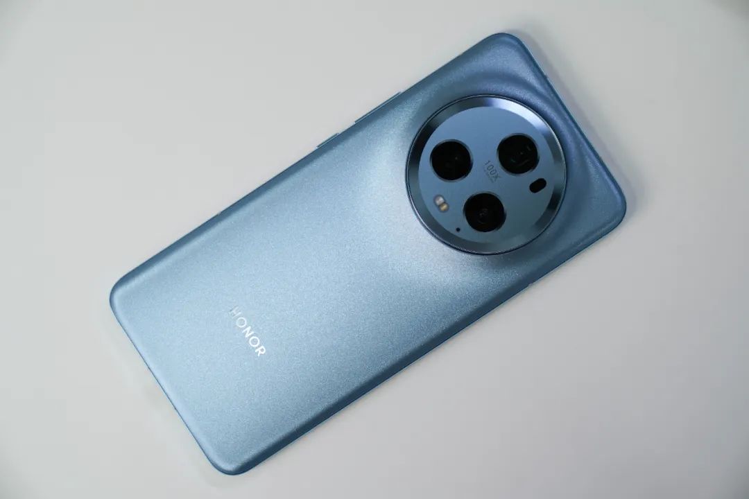 从百花齐放到统一，为啥基本手机都采用玻璃后盖？