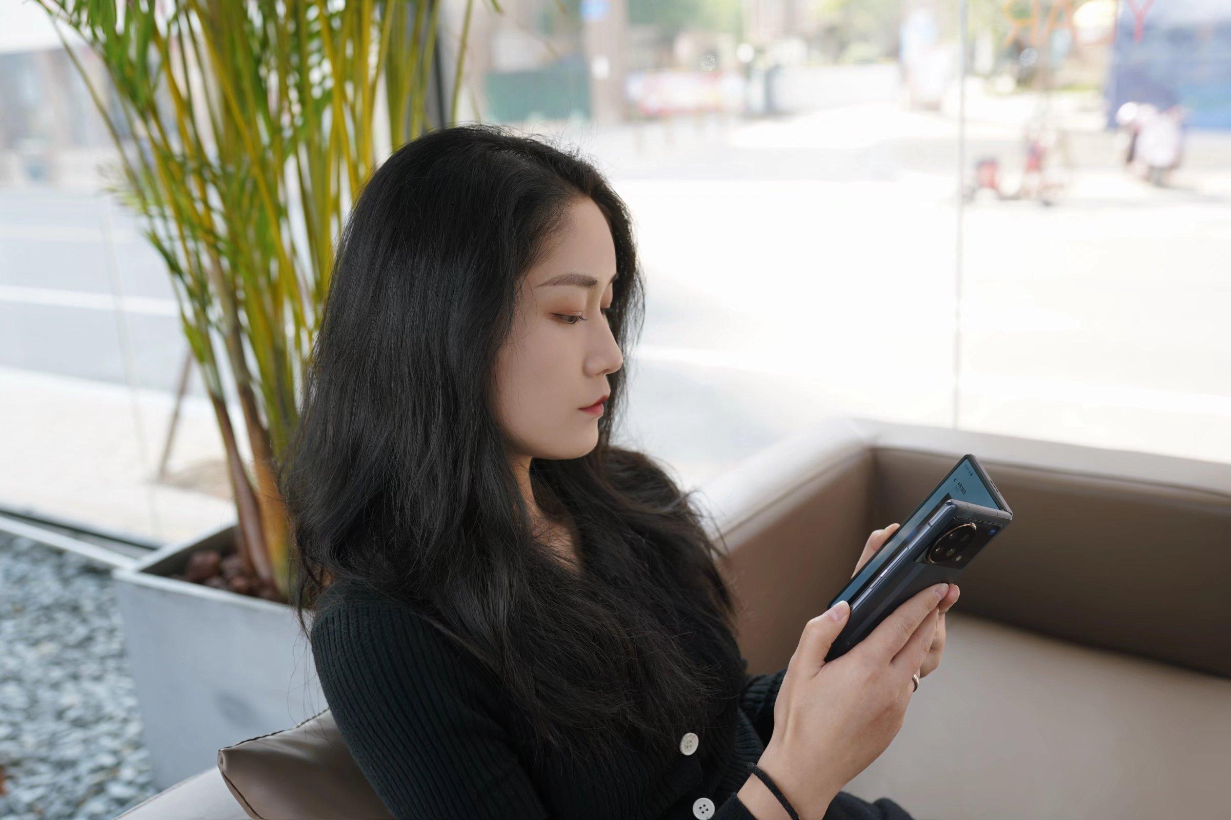 vivoXFold民间评测：8999起售，发布最晚折叠屏，能超越友商吗？