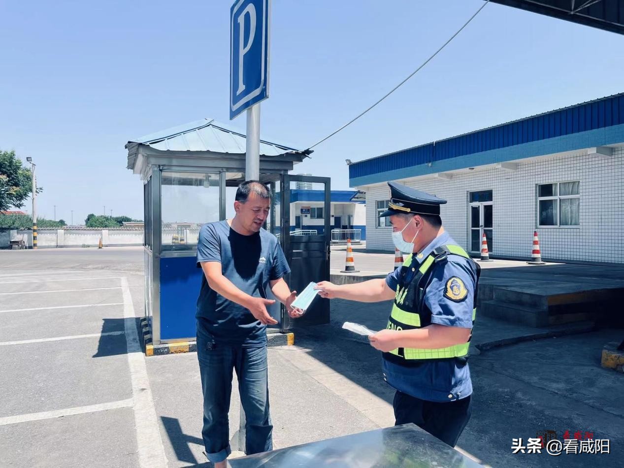 高温下的坚守公路人,酷暑高温下的坚守