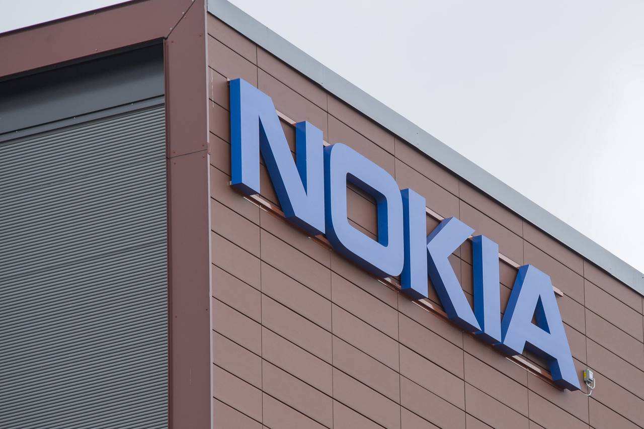 靠副业年入百亿，连苹果都得乖乖交钱，诺基亚为啥还没凉？