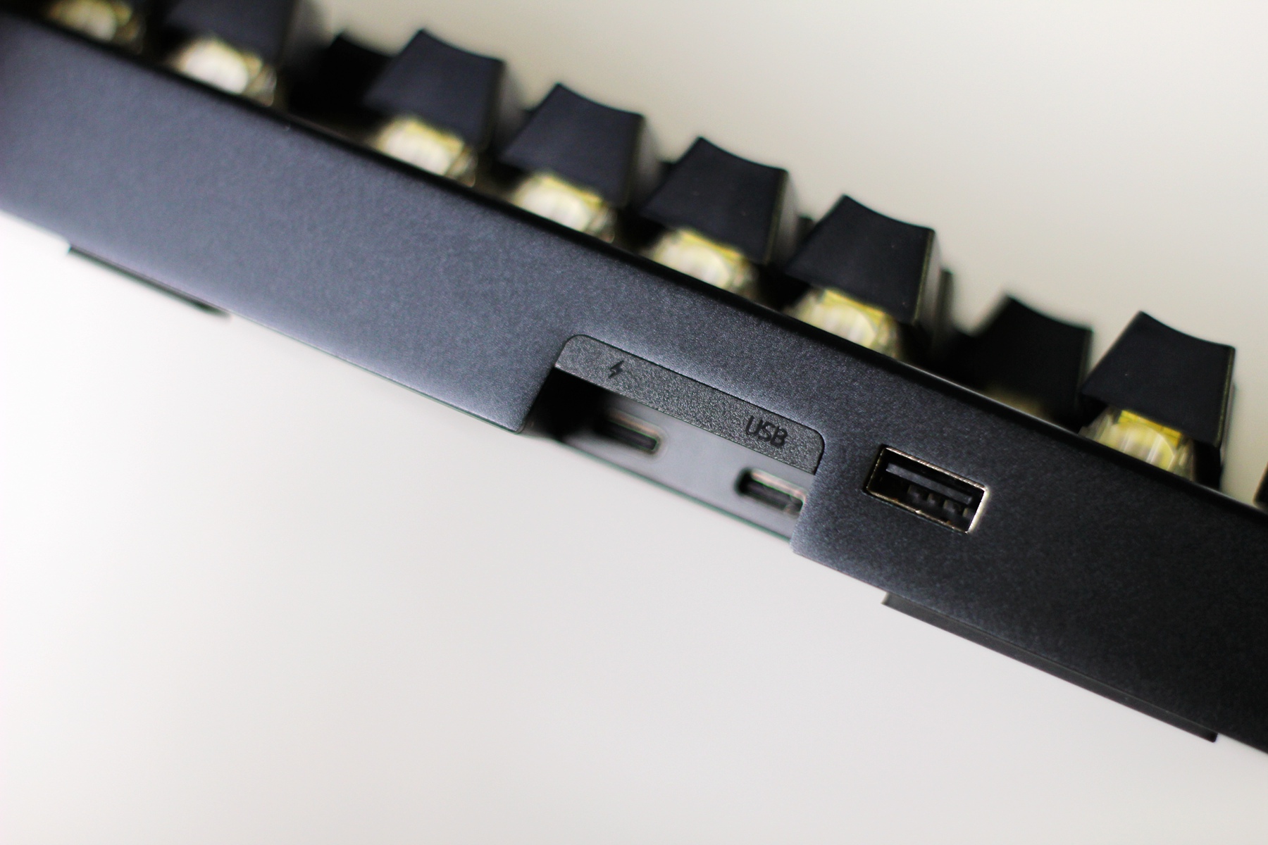 雷蛇黑寡妇蜘蛛幻彩版键盘测评,雷蛇键盘黑寡妇v4专业版测评