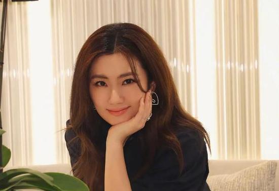 郭麒麟与女子拥吻,郭麒麟澄清街头亲吻杨超越