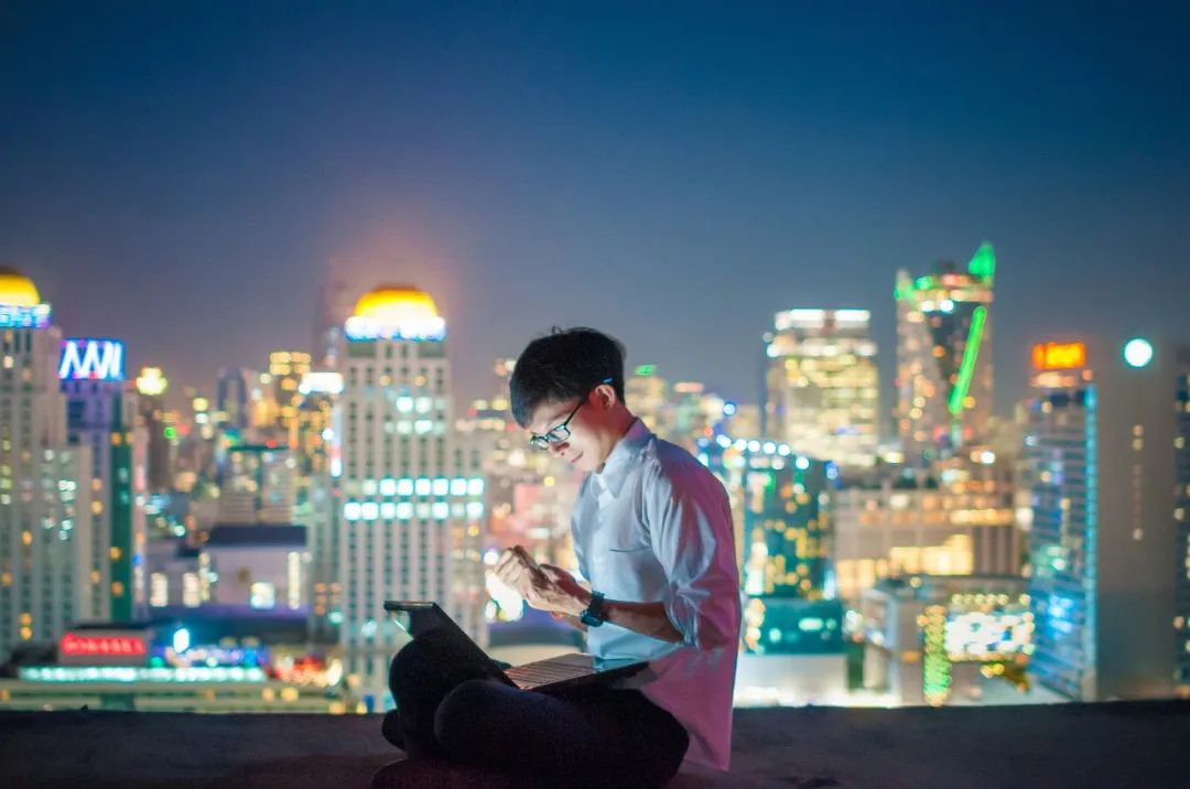 第一批进入大厂的00后，后悔了吗？