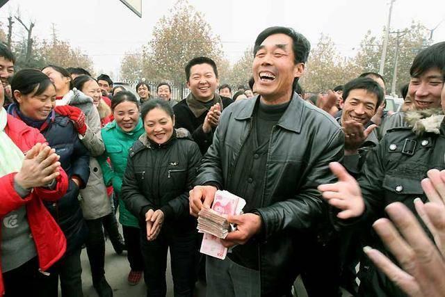 最新村干部工资待遇标准表,2023年村干部工资上调的新闻