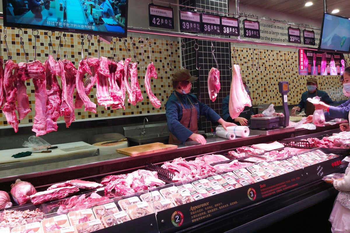 猪价跌了养猪还有前景吗,猪价低迷养猪怎么样能赚钱