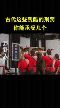 “姑娘，你知道衣服上的字是什么意思吗？”哈哈哈自信的姑娘最美