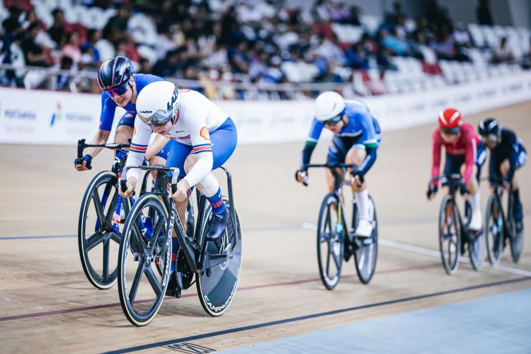 就在明天！国际职业车队集结参赛→