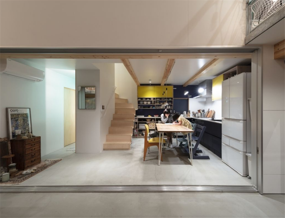 一家五口买下59㎡小家，屋顶掀一半做露天客厅，风吹日晒皆是生活