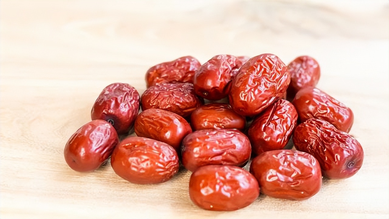 白发不可怕重要的是要选对方法,白发要吃什么才会转黑