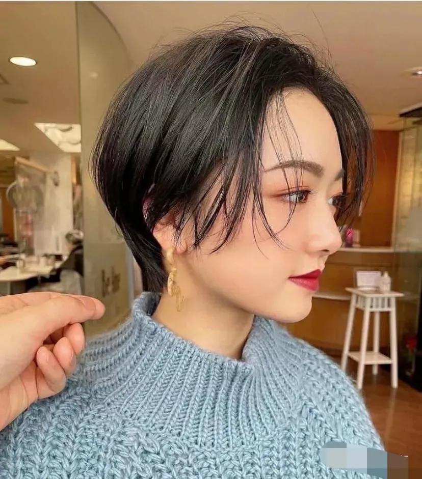 小圆脸适合剪短发吗,肉肉的小圆脸女生剪短发