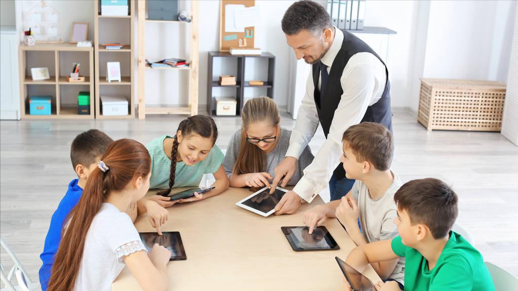 第一次当小学老师的感受,当小学老师的感受和体验