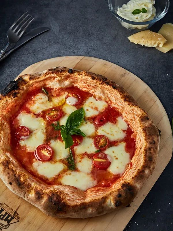 做披萨饼胚时总开裂,披萨饼皮硬是什么原因