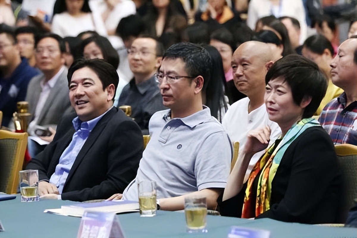 白岩松与妻子共事20多年,白岩松镇江女婿