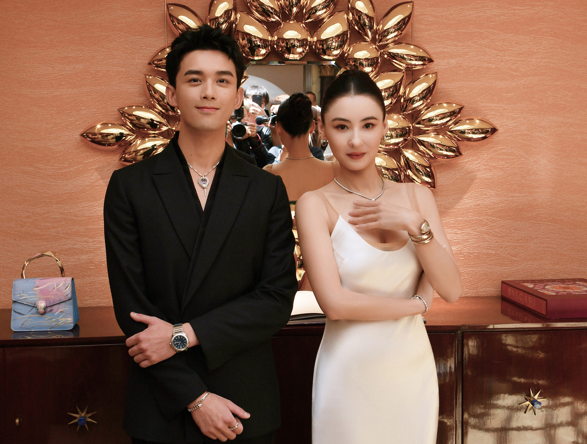 张柏芝晒美照长发飘飘女神范十足,张柏芝晒旗袍美照被赞状态回春