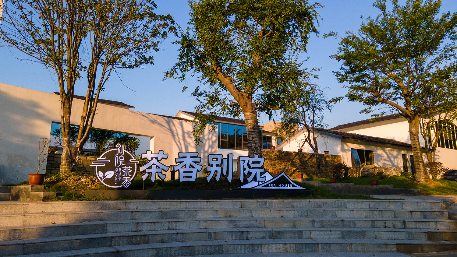 南漳天池山山顶云端木屋露营,南漳天池山烧烤露营