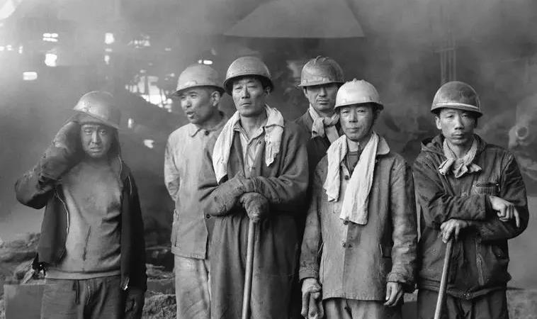 1993年，*安泰**黑社会密谋成立中华民族救国会，敢与警察枪战对决