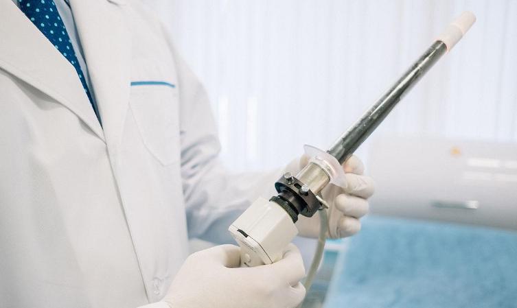 白衣*狼色**?深圳女子医院检查,回家感觉肛门剧痛,认为被医生性侵