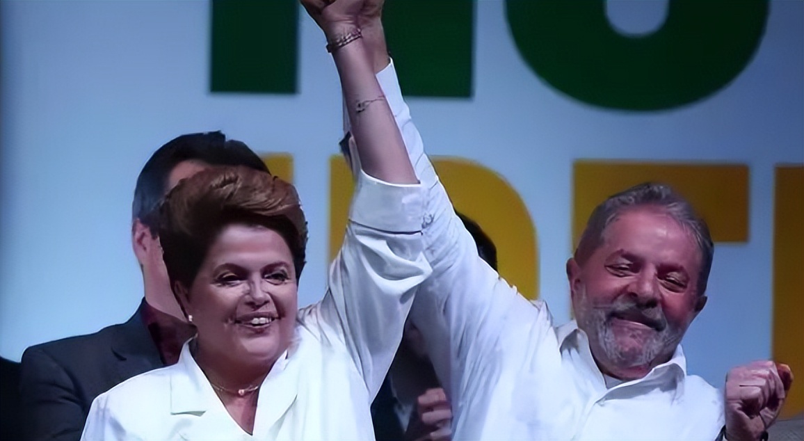 48%对47%！中国跨境交易人民币使用首超美元，人民币国际化迎转折